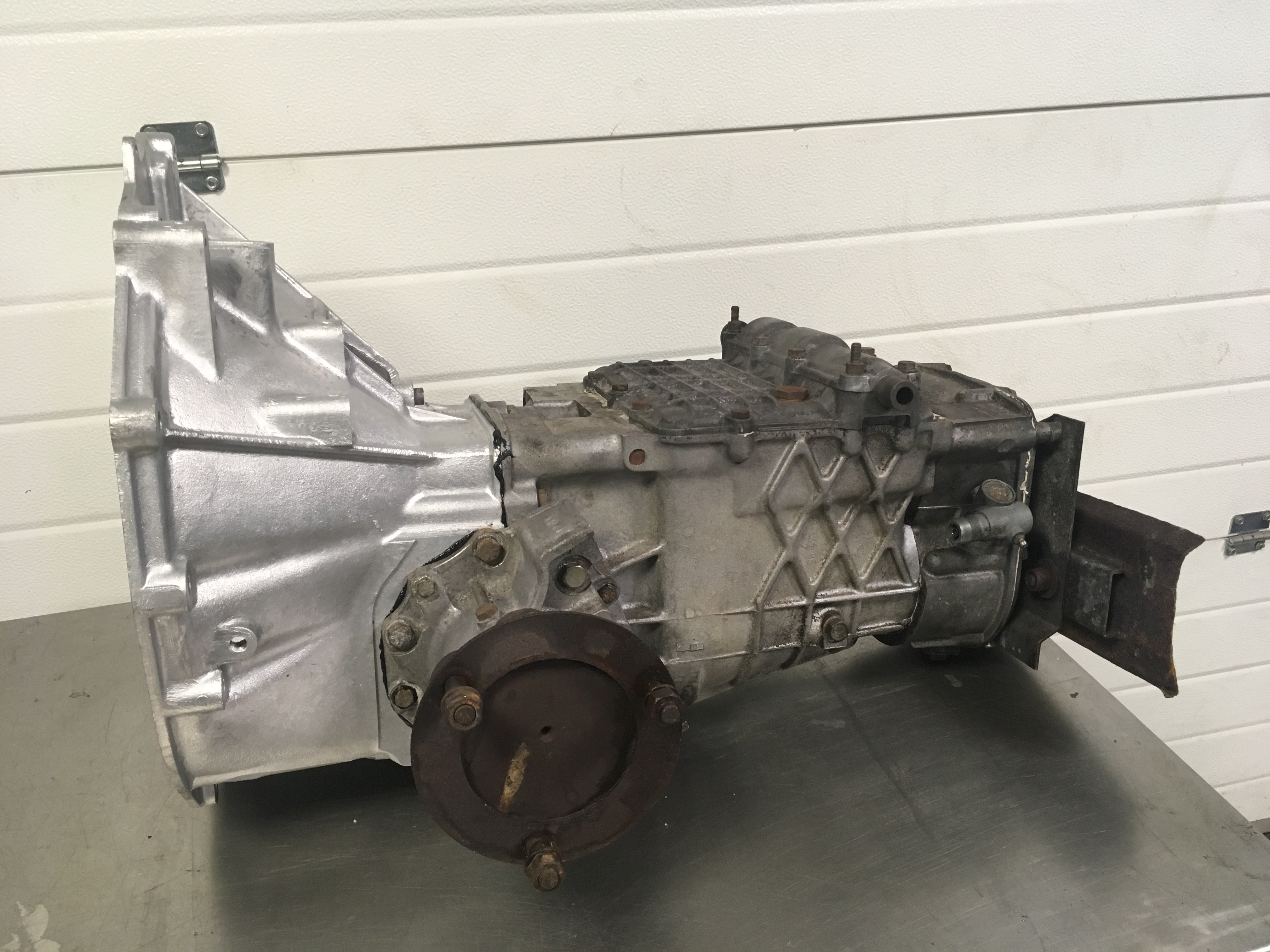 Lotus Esprit Renault UN1 Gearbox finished  - Gearbox Rebuilding Service - V8 S4S S4 SE X180